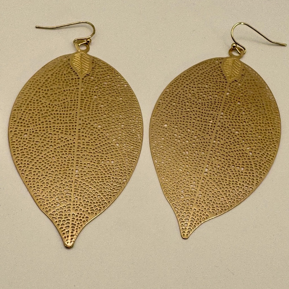 New Gold Tone Filigree Leaf Dangle Drop Earrings with Fishhook Back